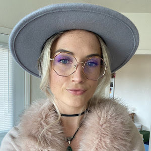 Meet your Posher, Claire